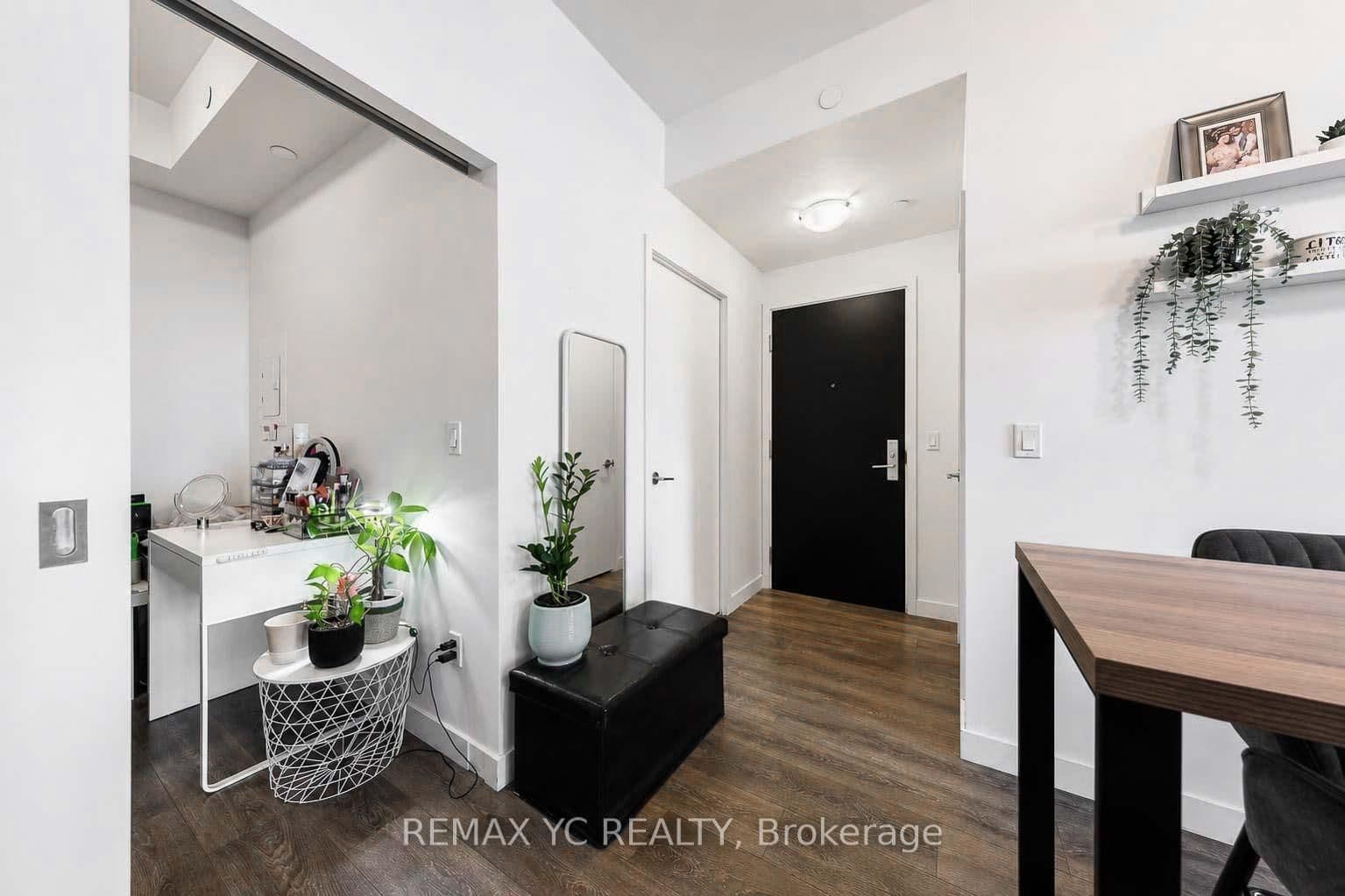 8 Eglinton Avenue E, Unit 4812 thumbnail 4