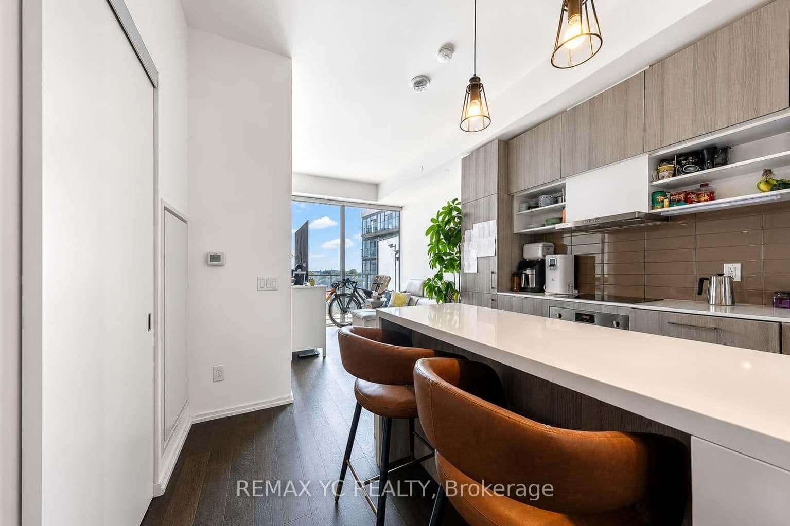 8 Hillsdale Avenue E, Unit 1540 thumbnail 2