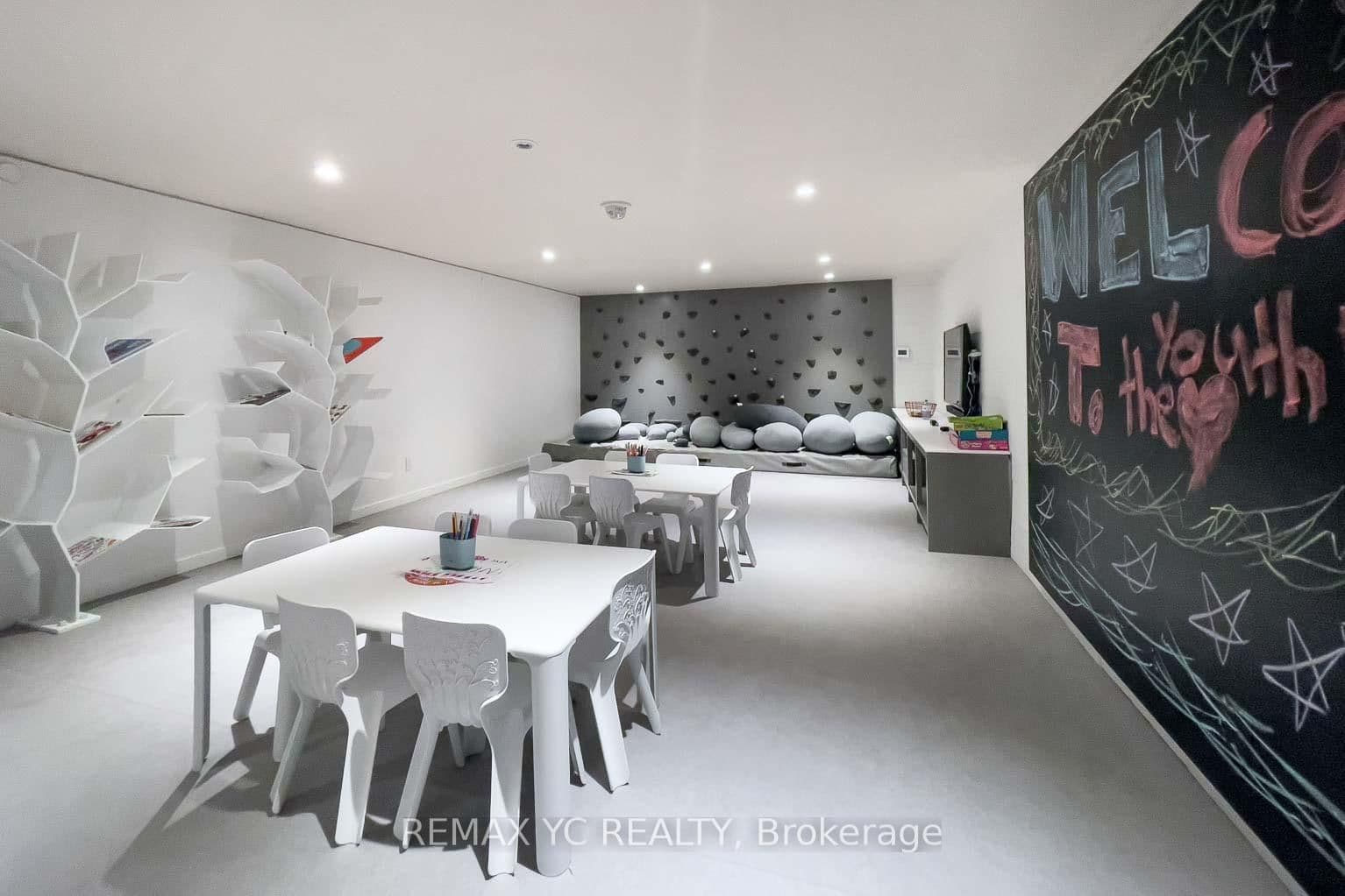 8 Hillsdale Avenue E, Unit 1540 thumbnail 31