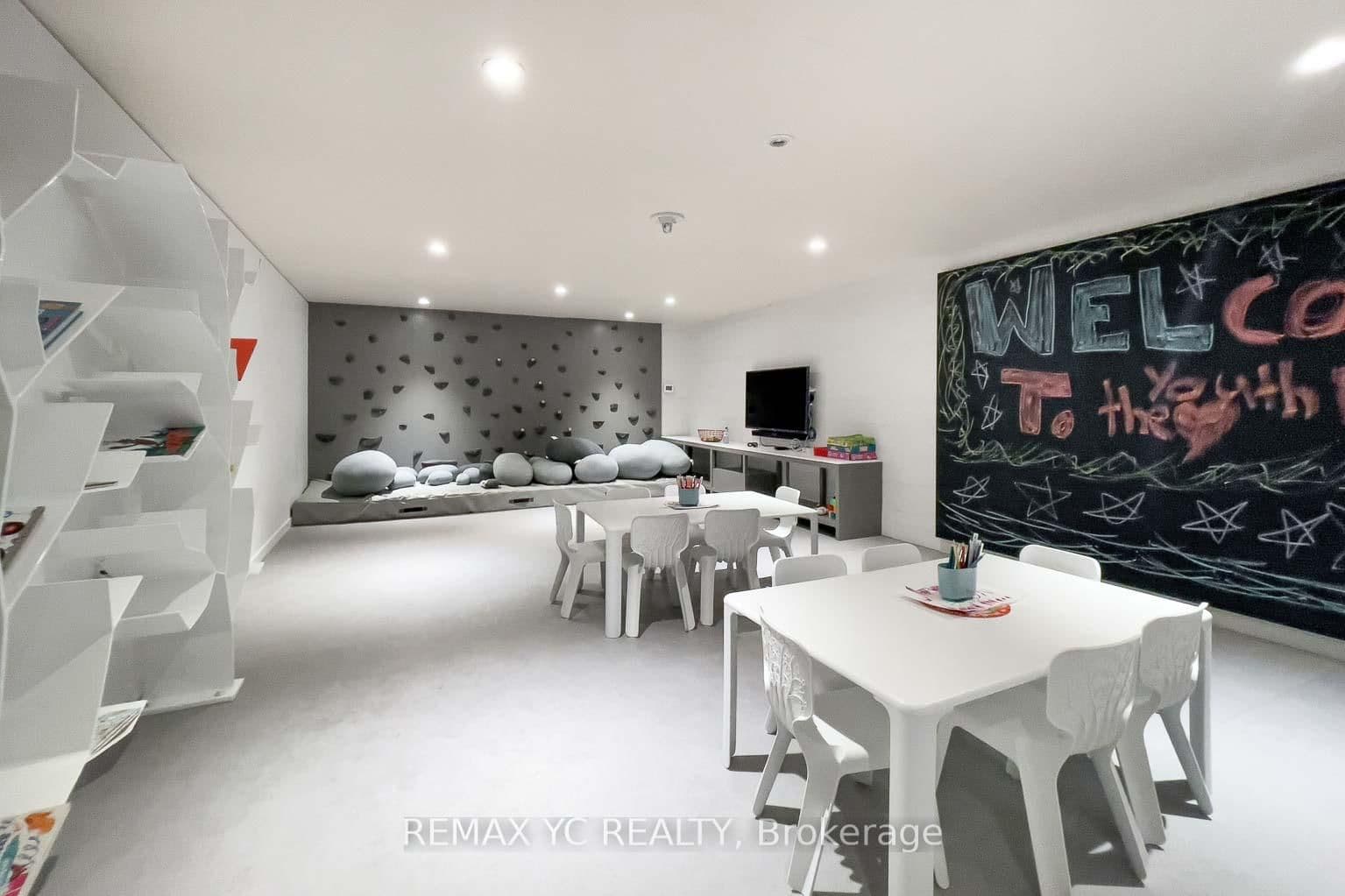 8 Hillsdale Avenue E, Unit 1540 thumbnail 32