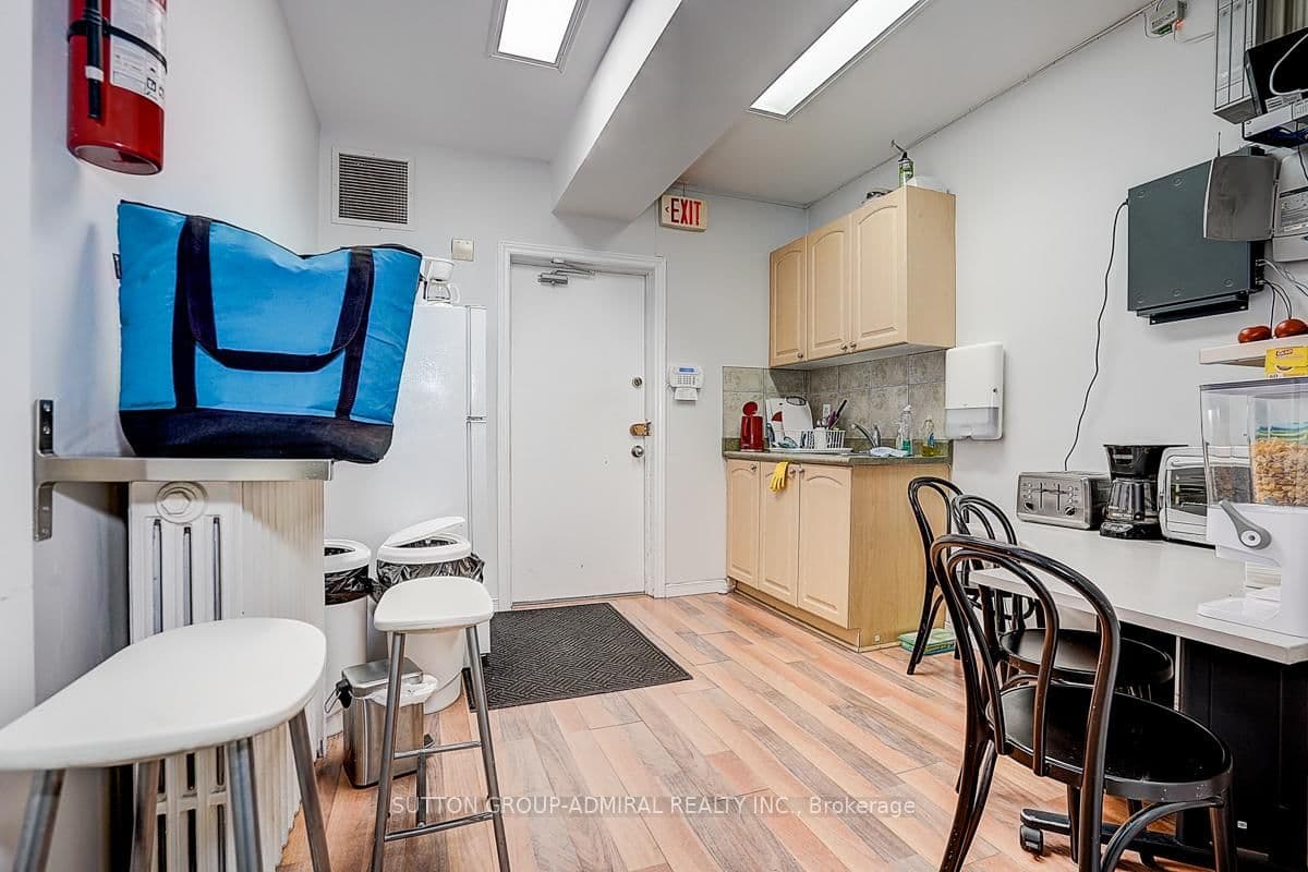 1184 Eglinton Avenue W thumbnail 10