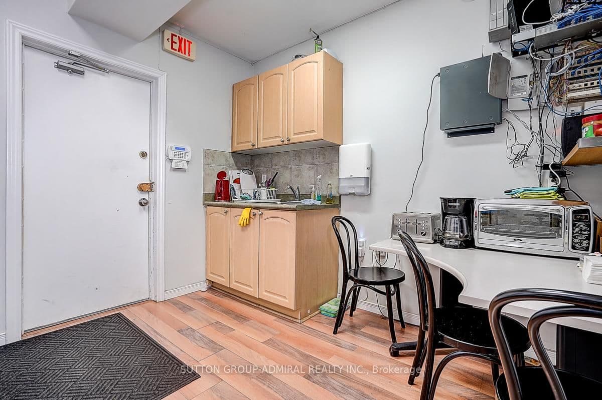 1184 Eglinton Avenue W thumbnail 11