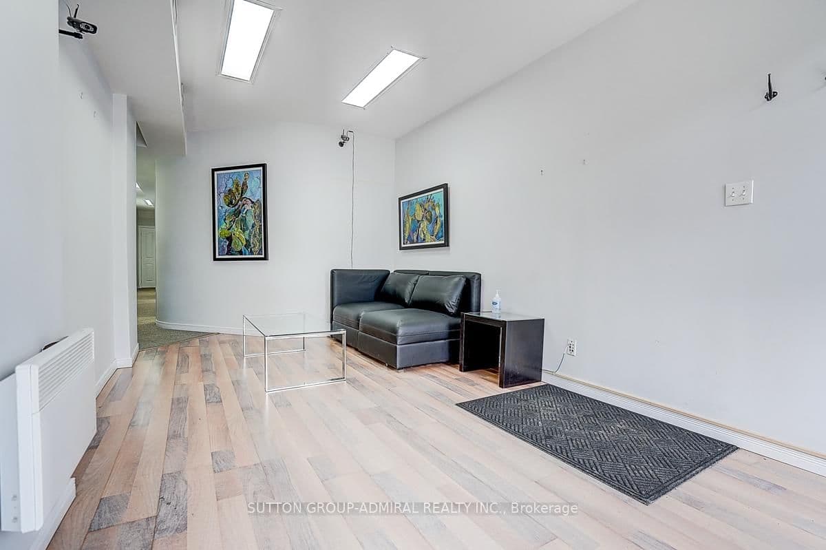 1184 Eglinton Avenue W thumbnail 4