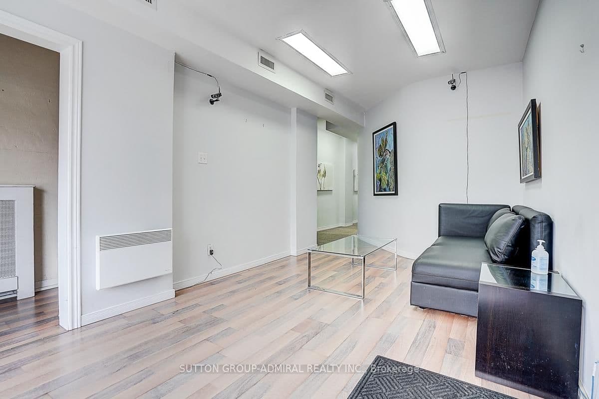 1184 Eglinton Avenue W thumbnail 5