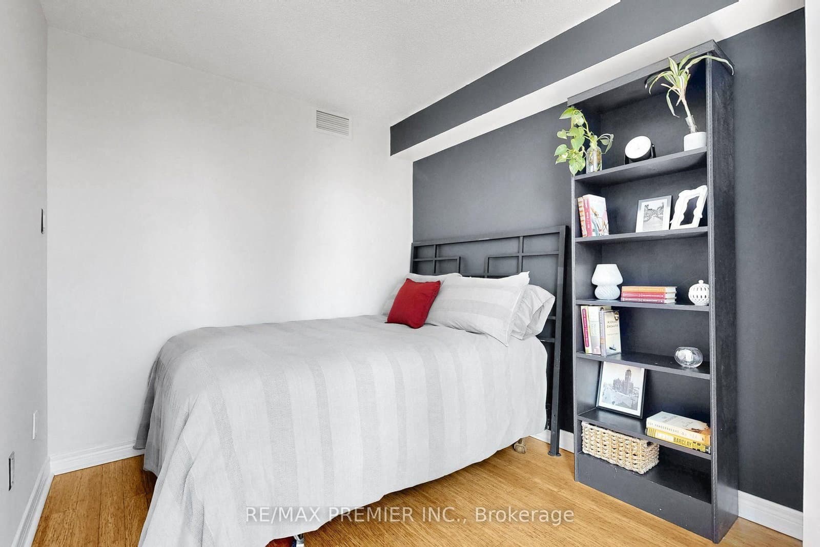 1055 Bay Street, Unit 1804 thumbnail 14