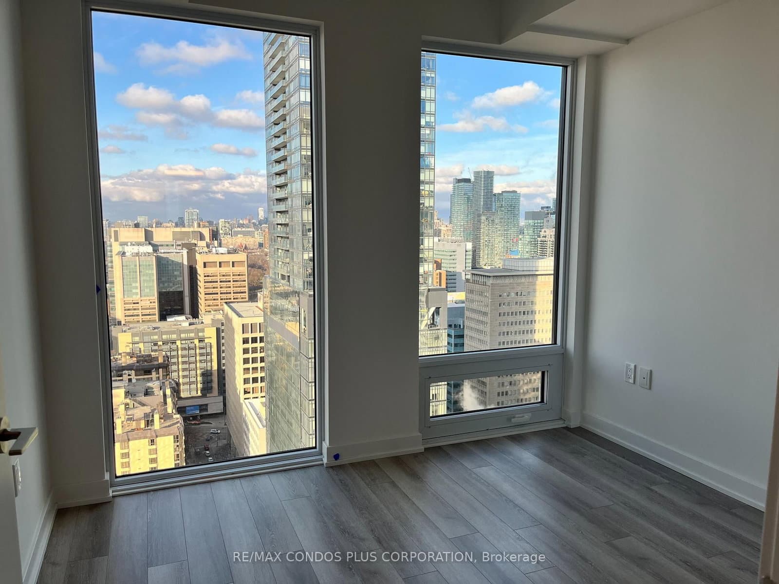 238 Simcoe Street, Unit 3302 thumbnail 3
