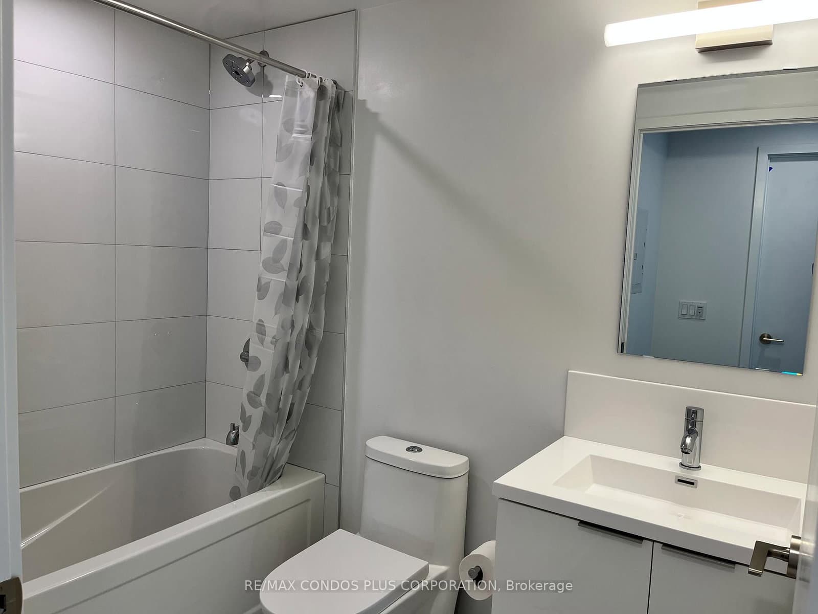 238 Simcoe Street, Unit 3302 thumbnail 9