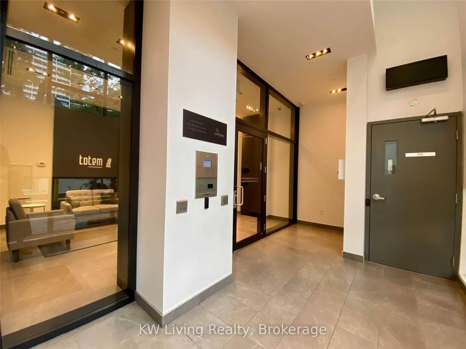 17 Dundonald Street, Unit 501 thumbnail 3