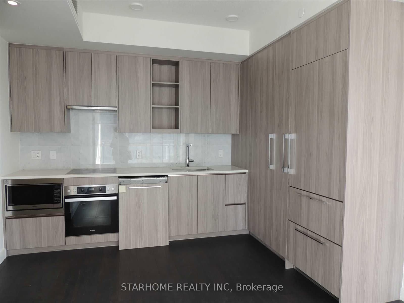 95 Mcmahon Drive, Unit 1606