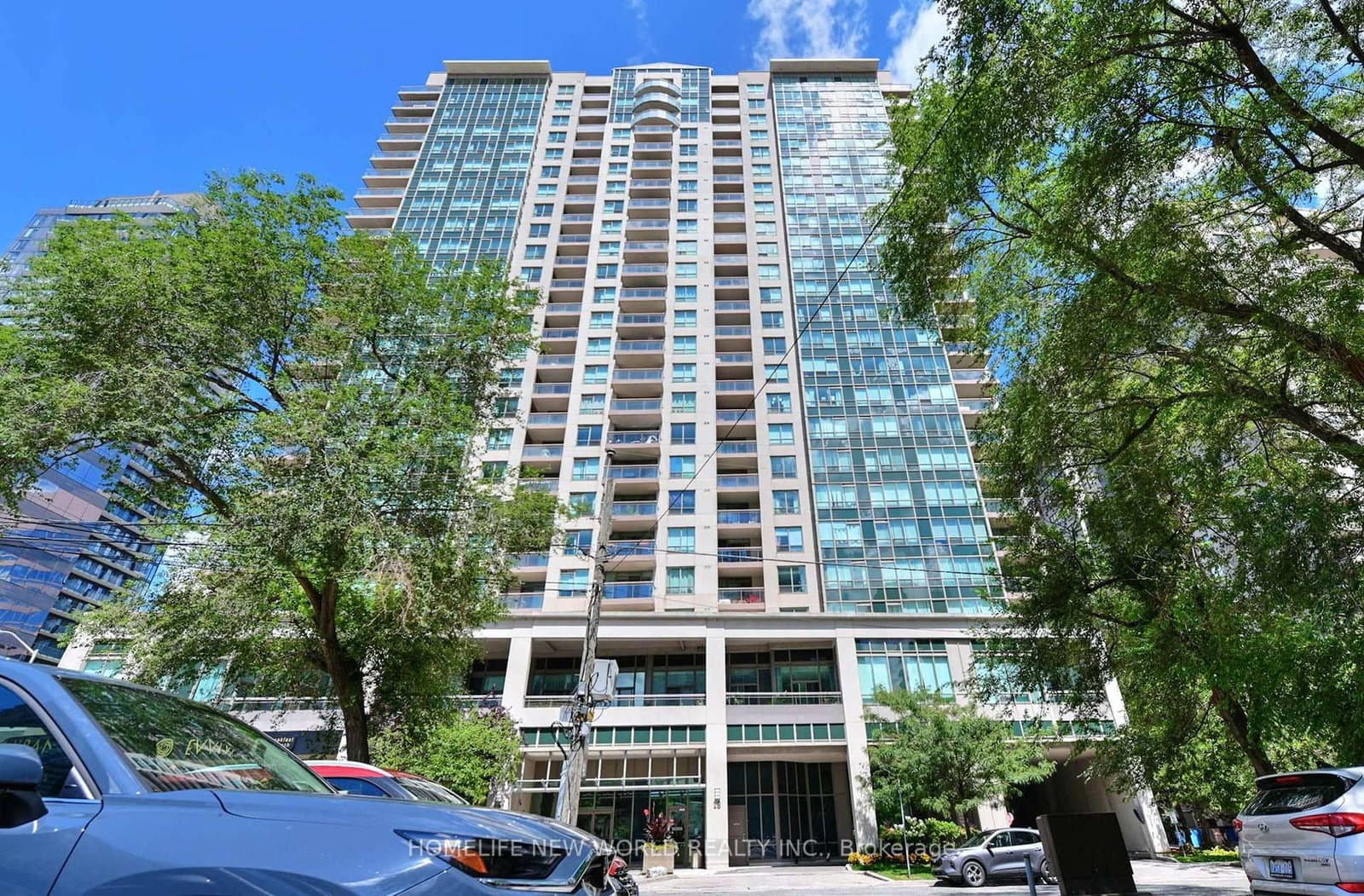 #811 - 18 Parkview Avenue