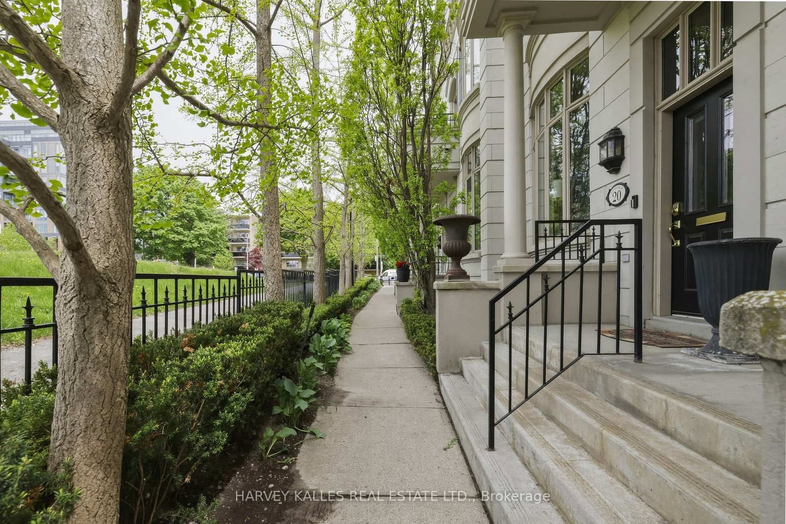 260 Russell Hill Road, Unit 21 thumbnail 25