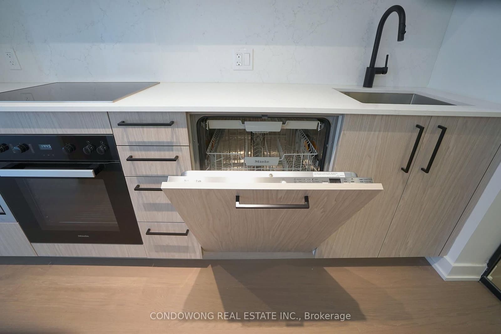 91 Montclair Avenue, Unit 502 thumbnail 12
