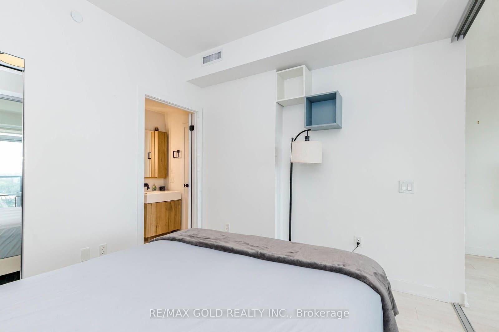 127 Broadway Avenue, Unit 1011 thumbnail 25