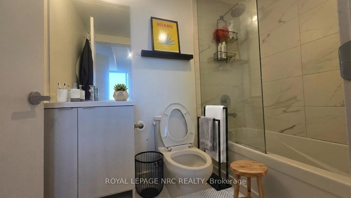138 Downes Street, Unit 6302 thumbnail 19