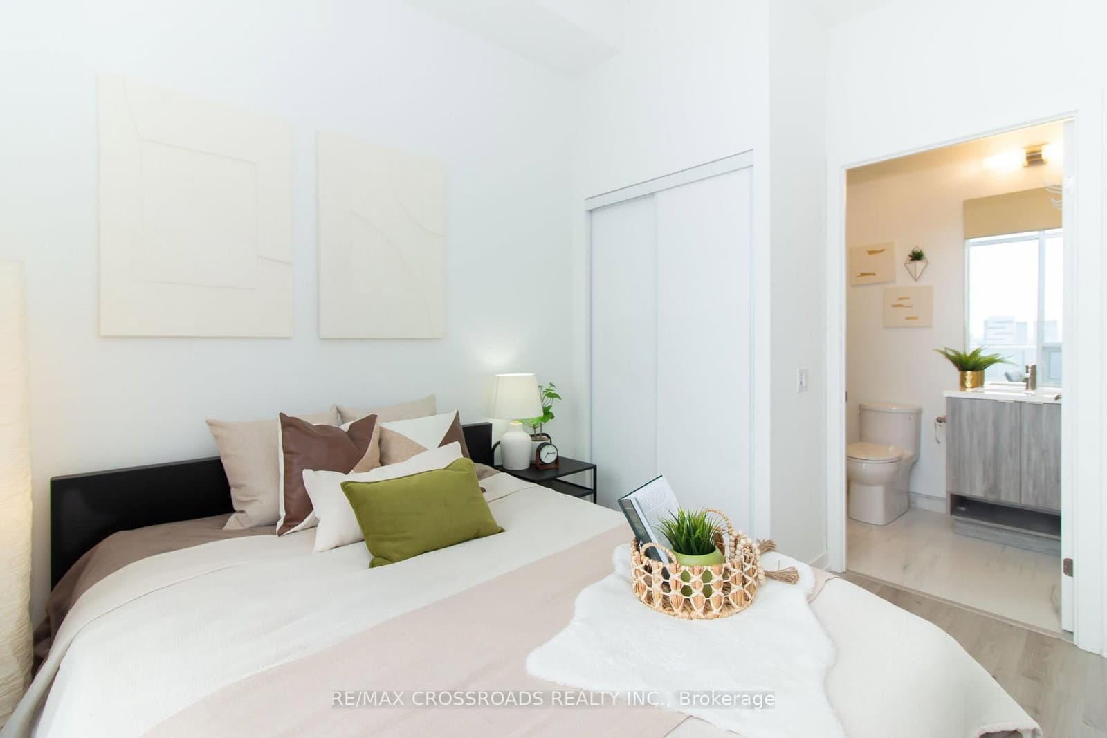 138 Downes Street, Unit 4801 thumbnail 15