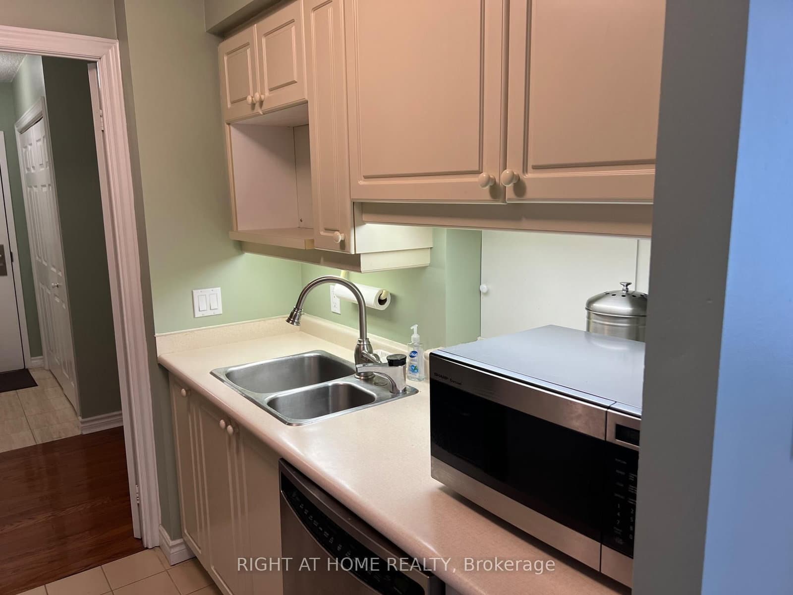 71 Simcoe Street, Unit 705 thumbnail 10