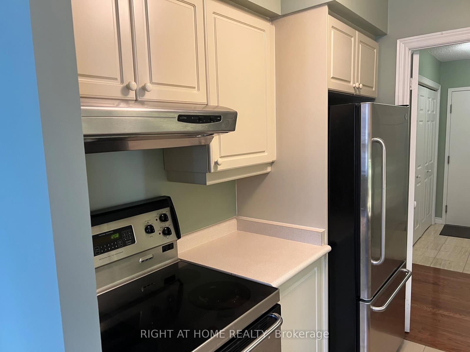 71 Simcoe Street, Unit 705 thumbnail 6