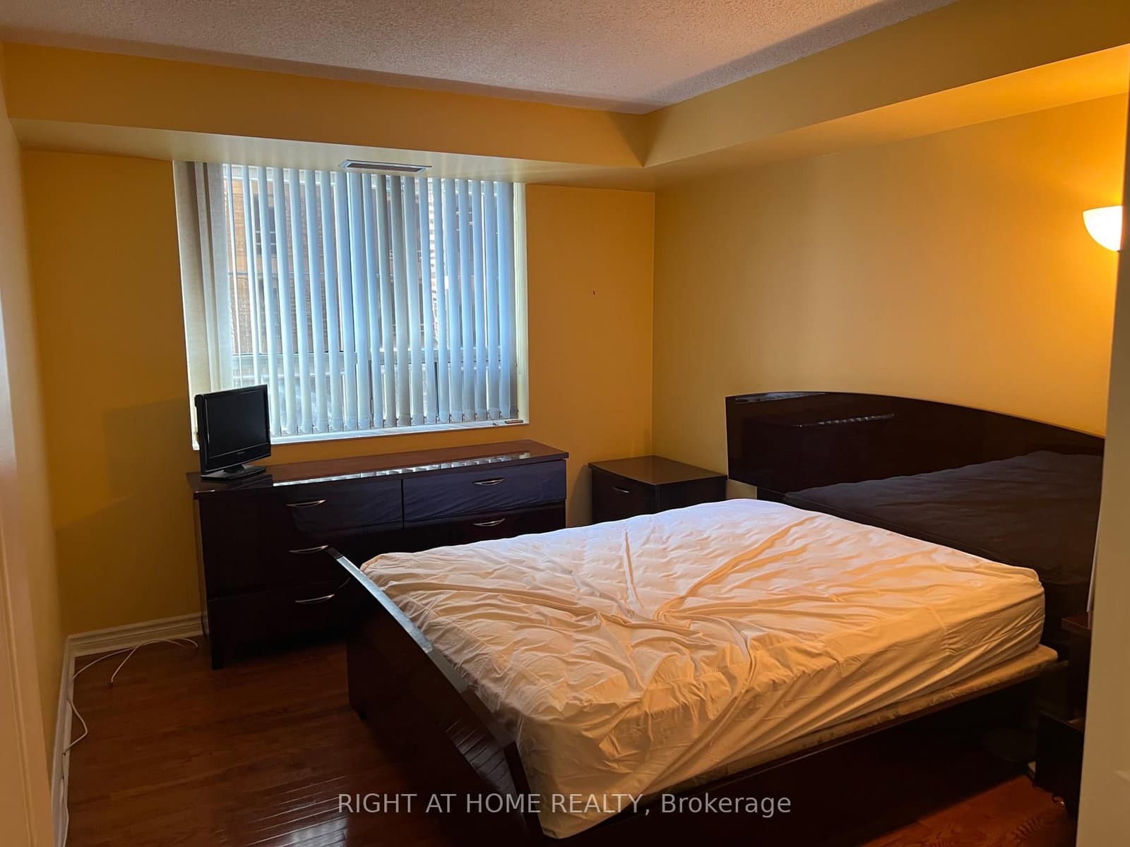 71 Simcoe Street, Unit 705 thumbnail 8