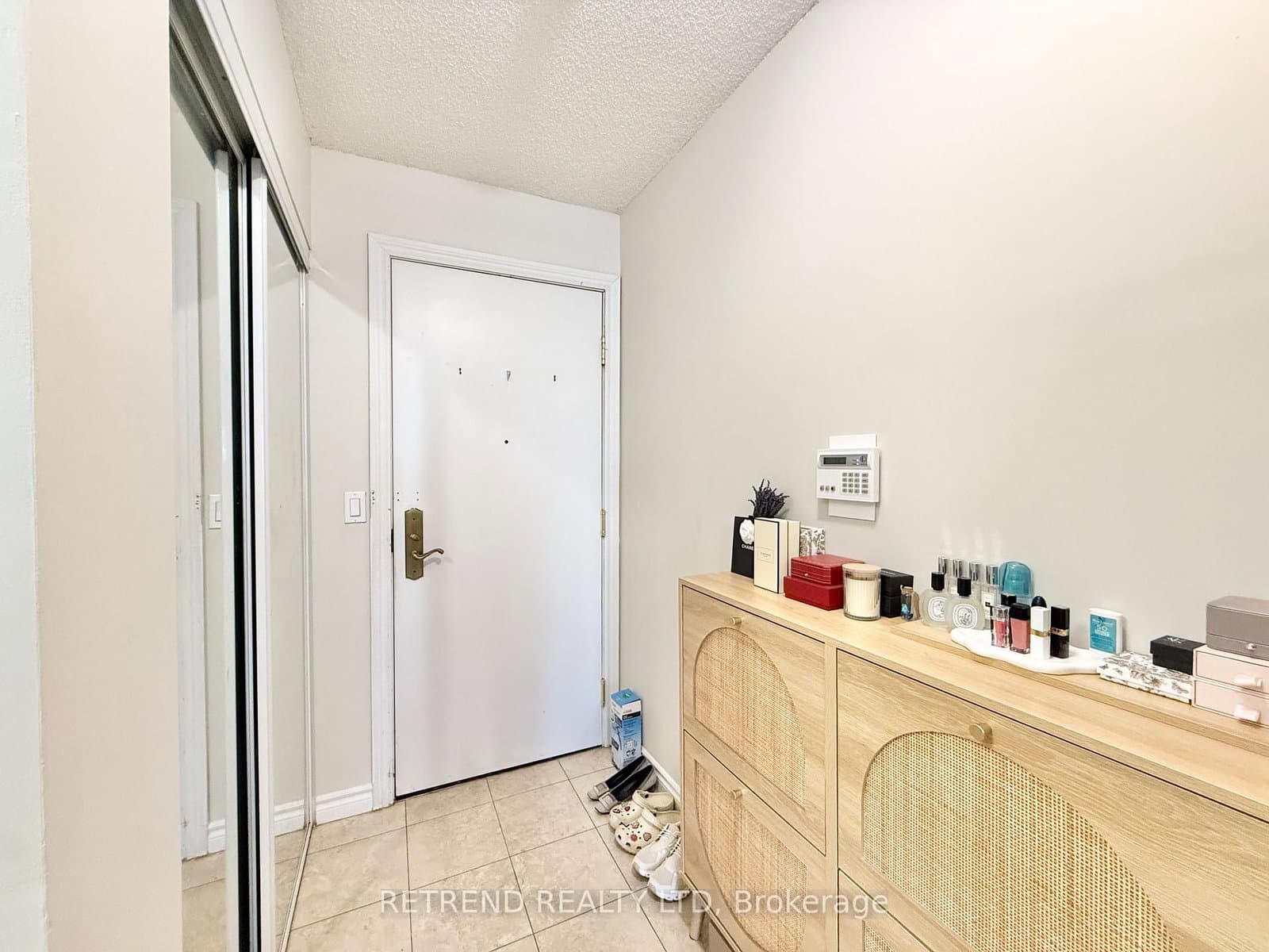 18 Sommerset Way, Unit 1011 thumbnail 2