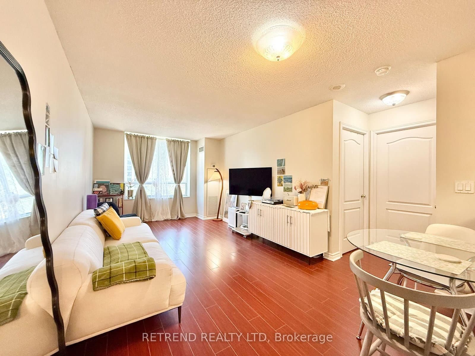 18 Sommerset Way, Unit 1011 thumbnail 4
