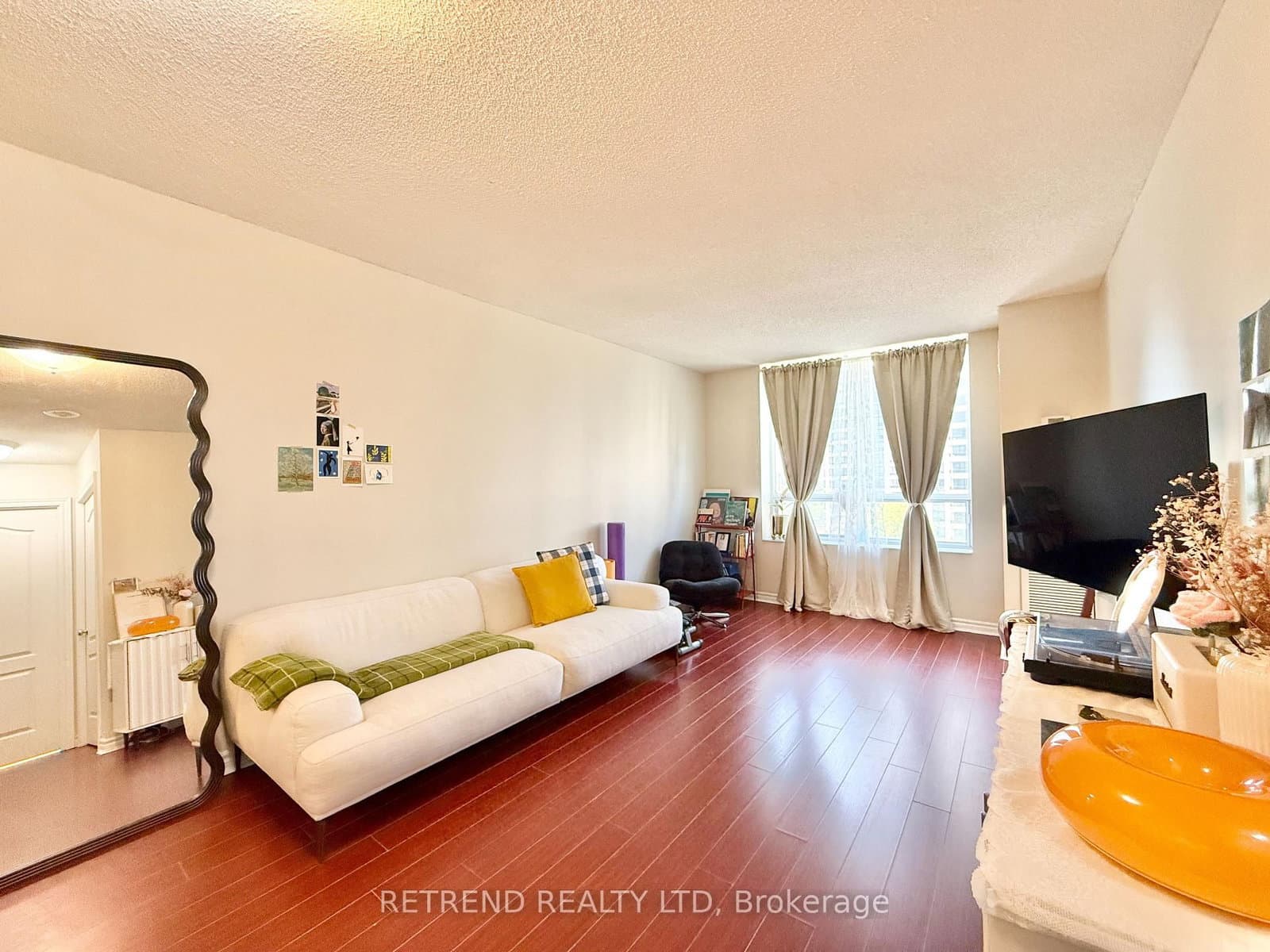 18 Sommerset Way, Unit 1011 thumbnail 6