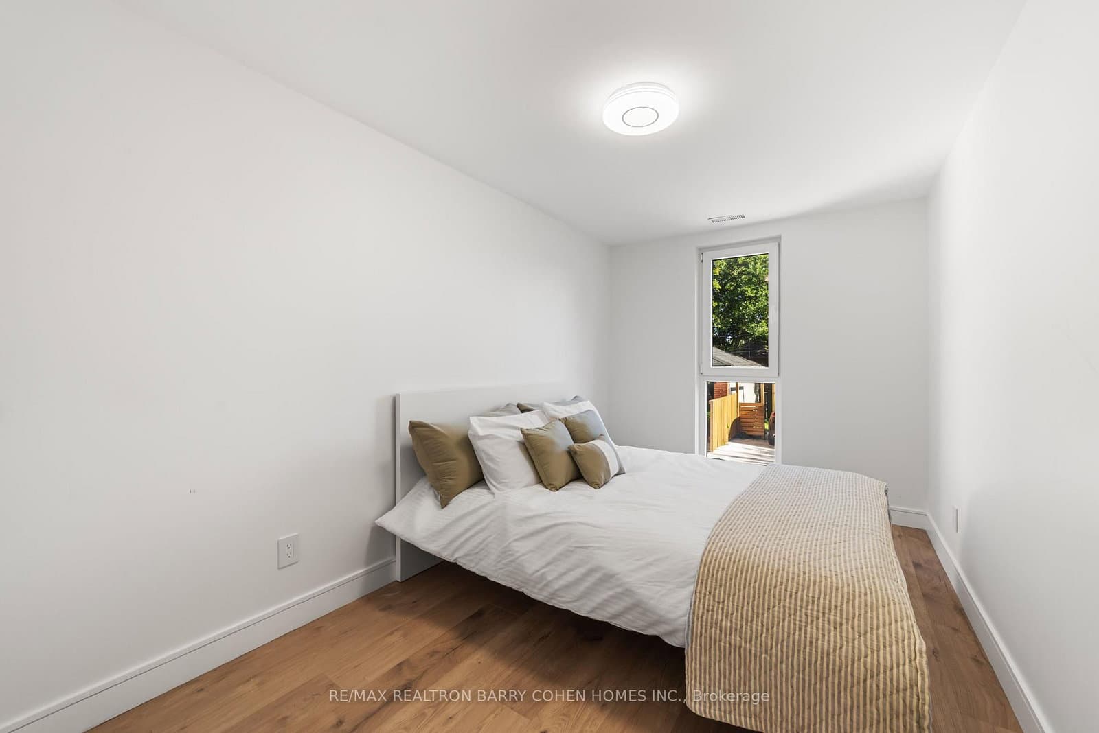 33 Lanark Avenue thumbnail 32