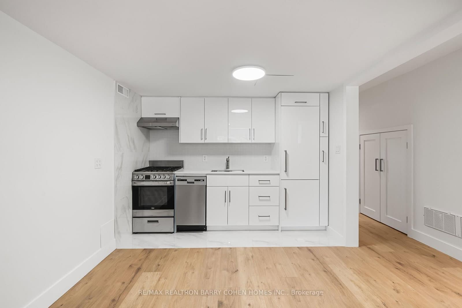 33 Lanark Avenue thumbnail 35