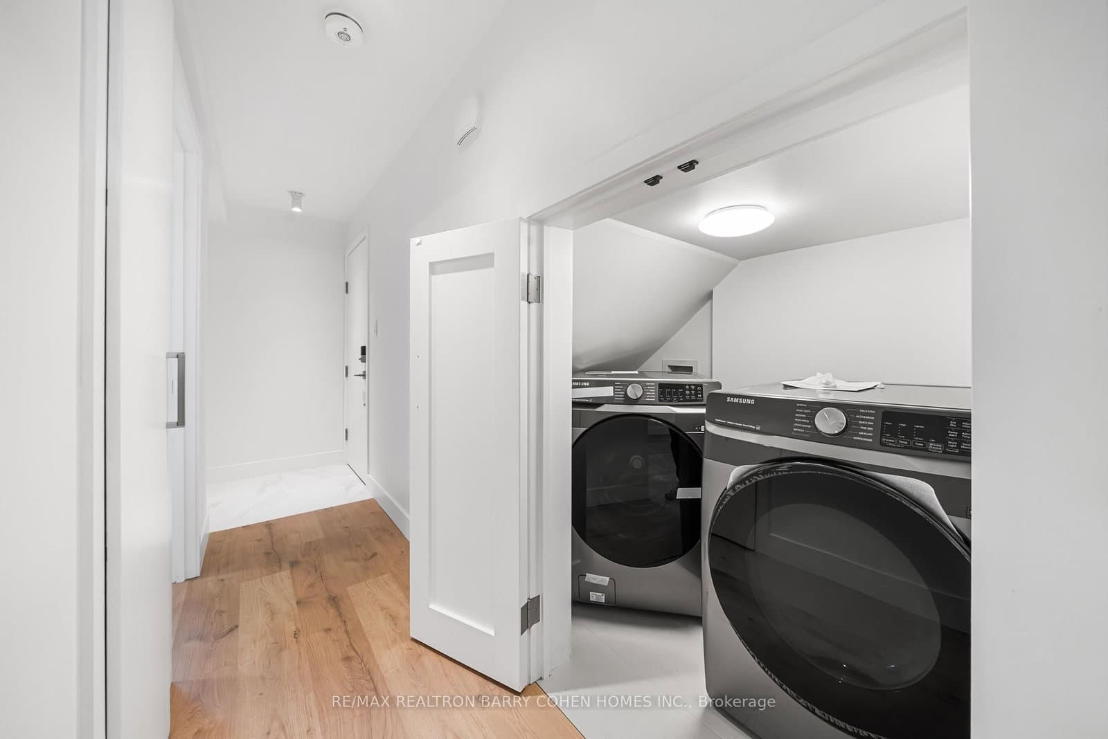 33 Lanark Avenue thumbnail 40