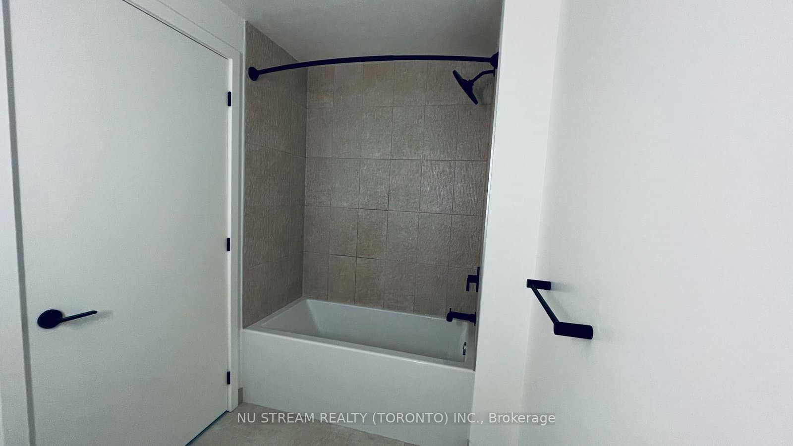 91 Montclair Avenue, Unit 1502 thumbnail 19