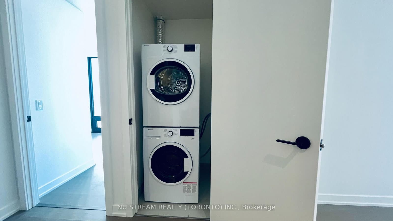 91 Montclair Avenue, Unit 1502 thumbnail 20