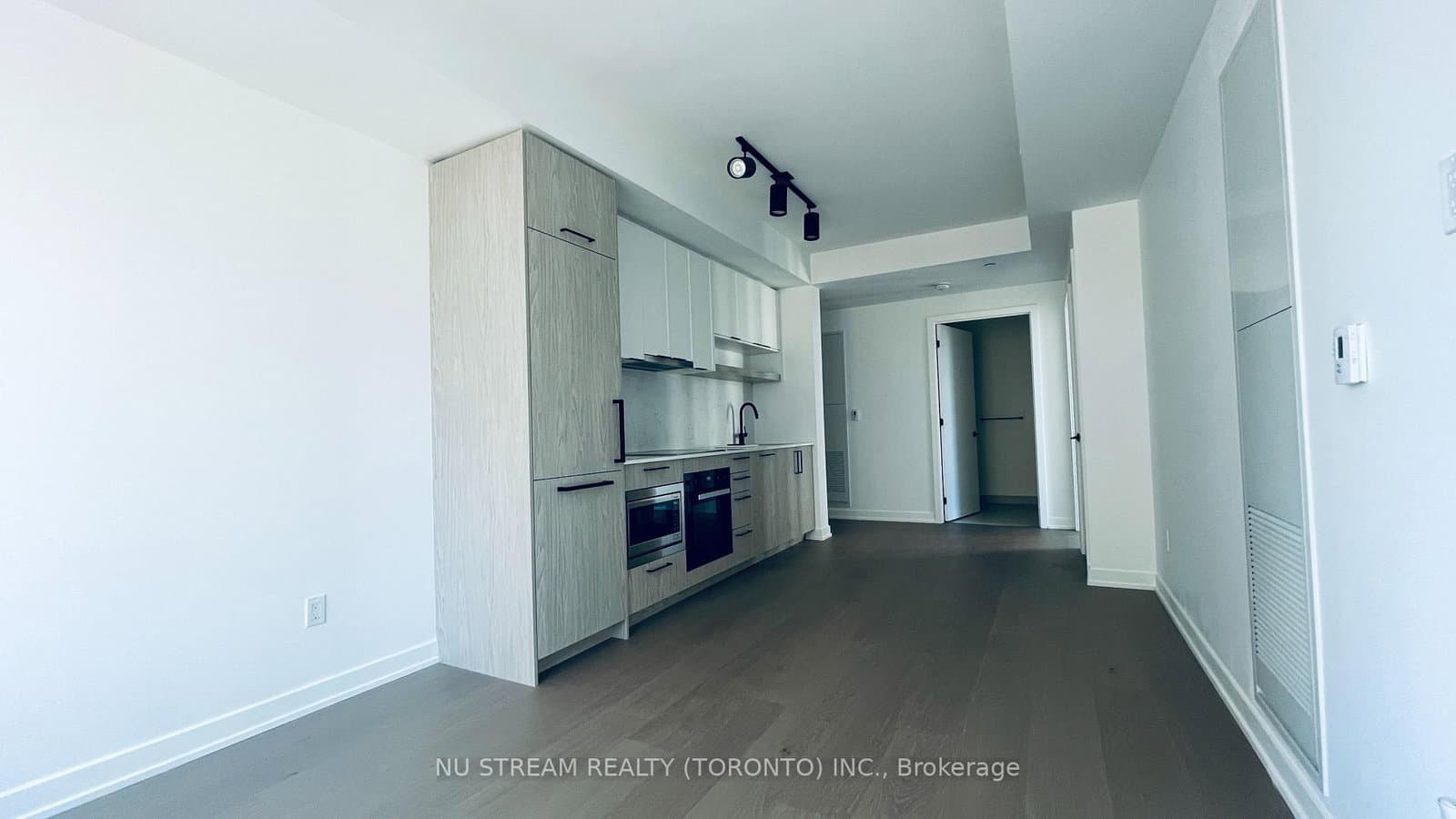91 Montclair Avenue, Unit 1502 thumbnail 9