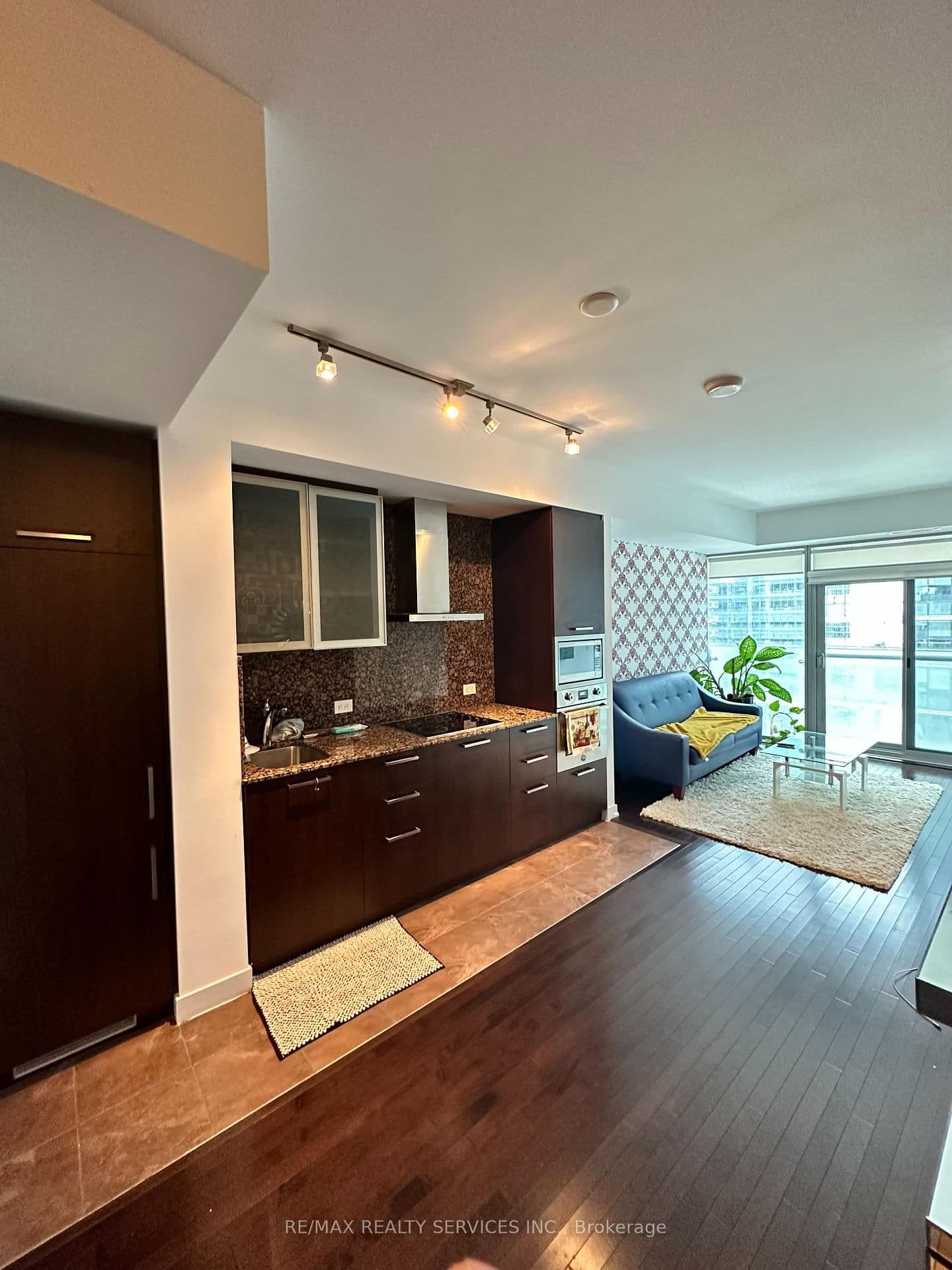 12 York Street, Unit 909 thumbnail 4