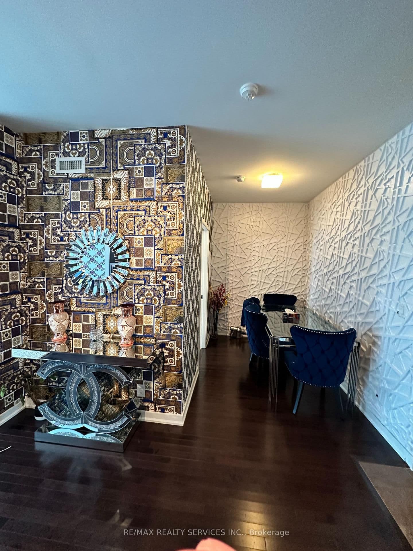 12 York Street, Unit 909 thumbnail 5