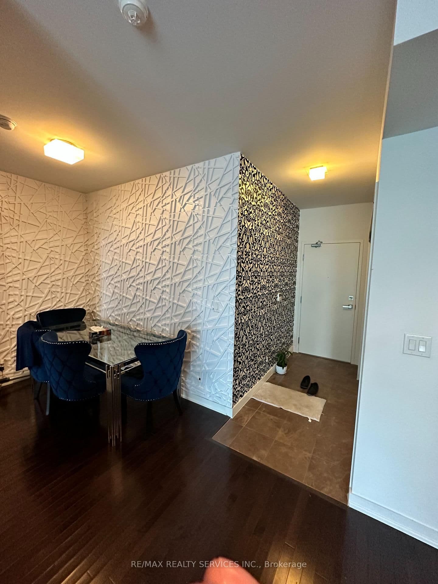 12 York Street, Unit 909 thumbnail 6