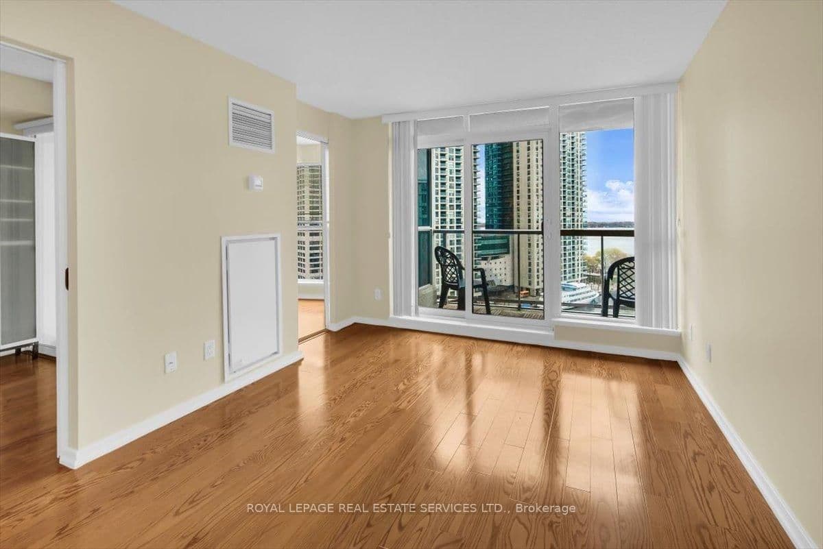 208 Queens Quay W, Unit 1104 thumbnail 11