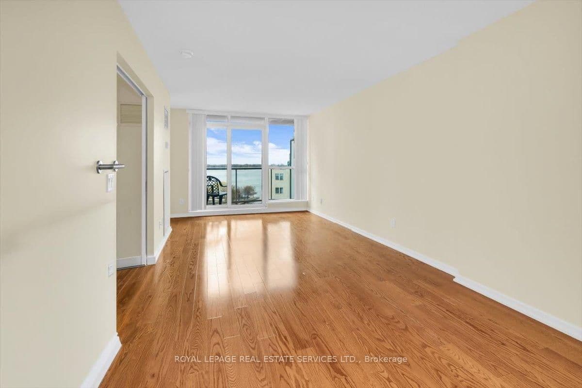 208 Queens Quay W, Unit 1104 thumbnail 12