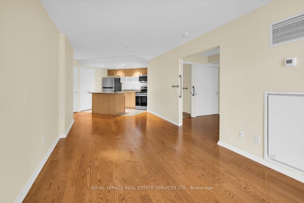 208 Queens Quay W, Unit 1104 thumbnail 13