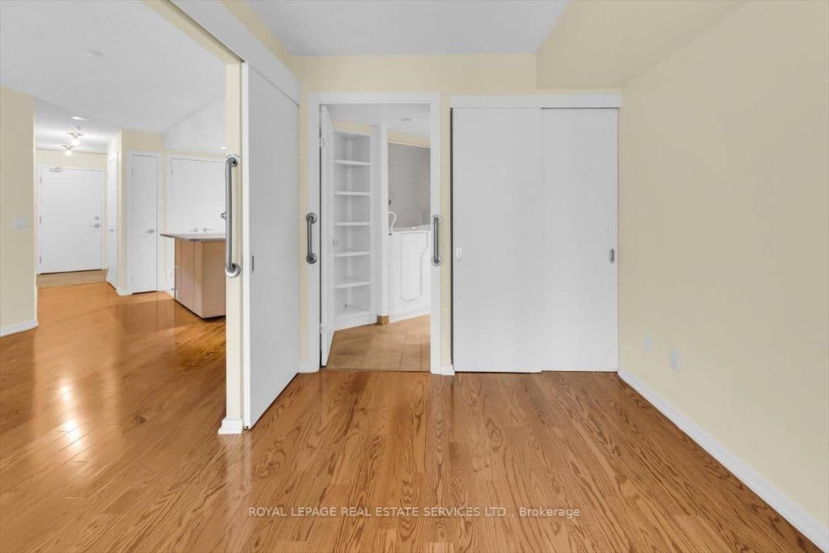 208 Queens Quay W, Unit 1104 thumbnail 18