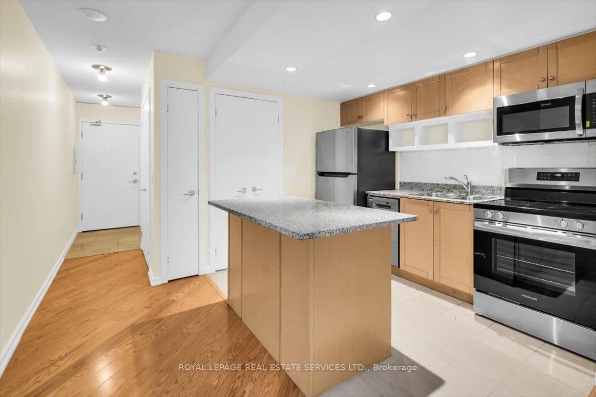208 Queens Quay W, Unit 1104 thumbnail 2