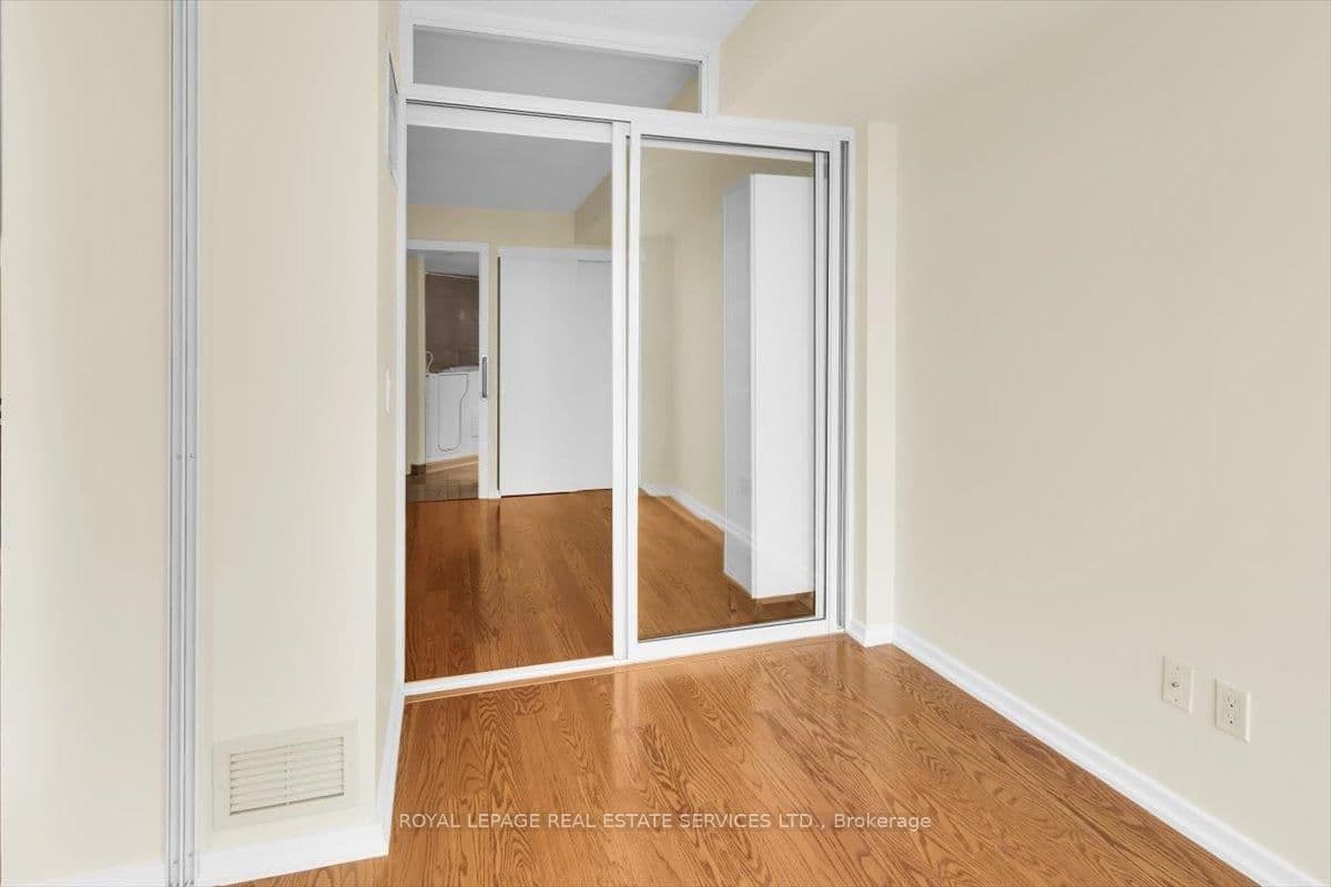 208 Queens Quay W, Unit 1104 thumbnail 20