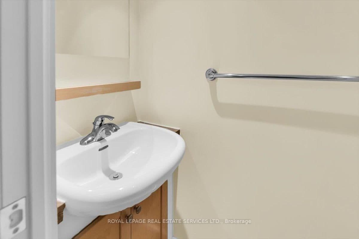 208 Queens Quay W, Unit 1104 thumbnail 23