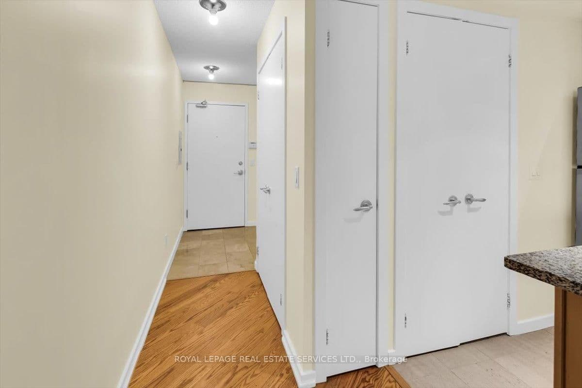 208 Queens Quay W, Unit 1104 thumbnail 29