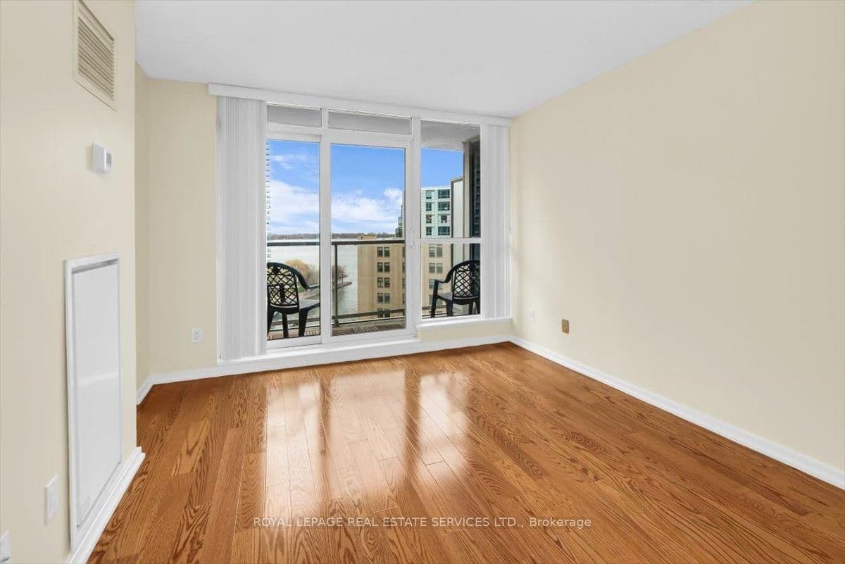 208 Queens Quay W, Unit 1104 thumbnail 3