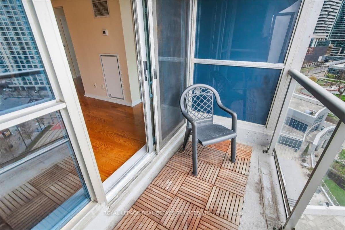 208 Queens Quay W, Unit 1104 thumbnail 31