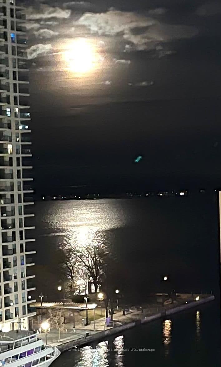 208 Queens Quay W, Unit 1104 thumbnail 42