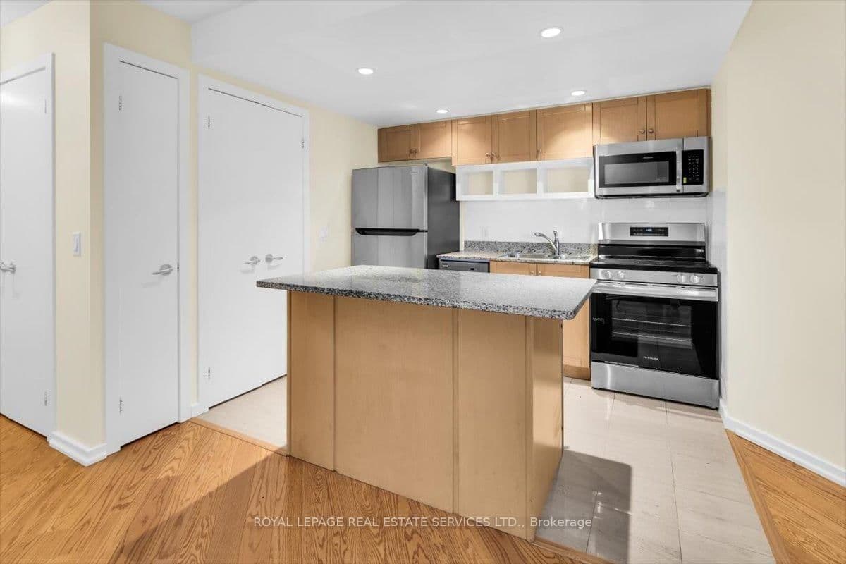 208 Queens Quay W, Unit 1104 thumbnail 5