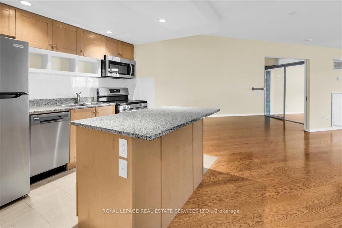 208 Queens Quay W, Unit 1104 thumbnail 9