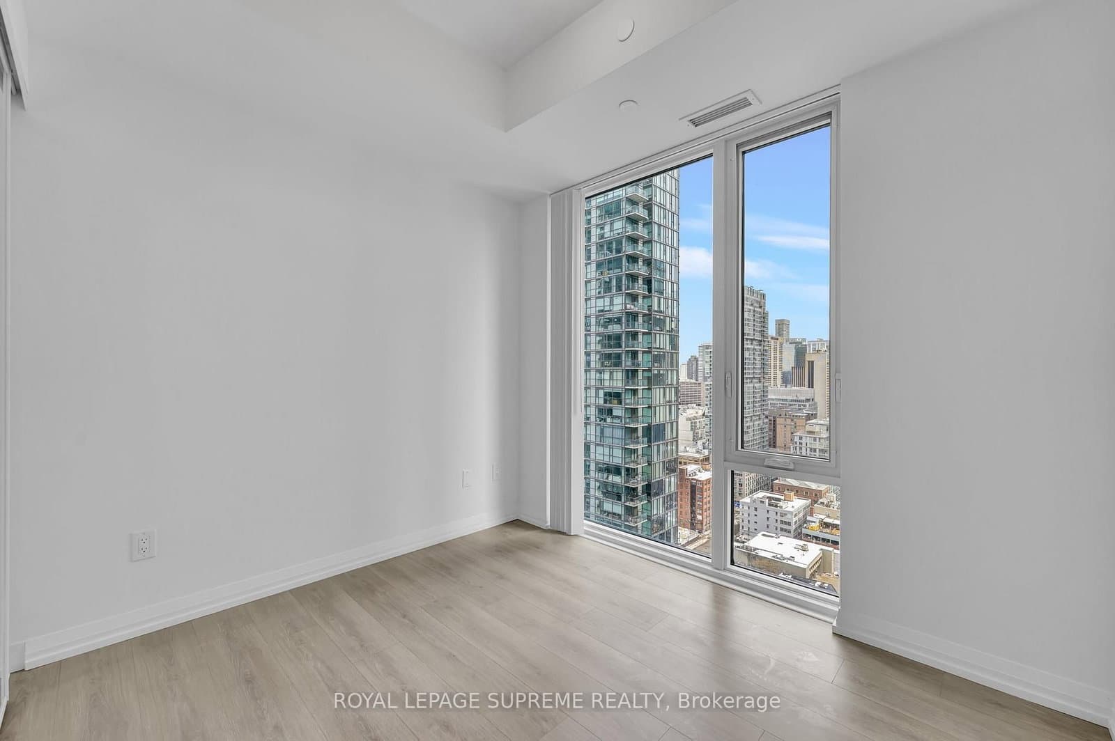 28 Widmer Street, Unit 2929 thumbnail 4