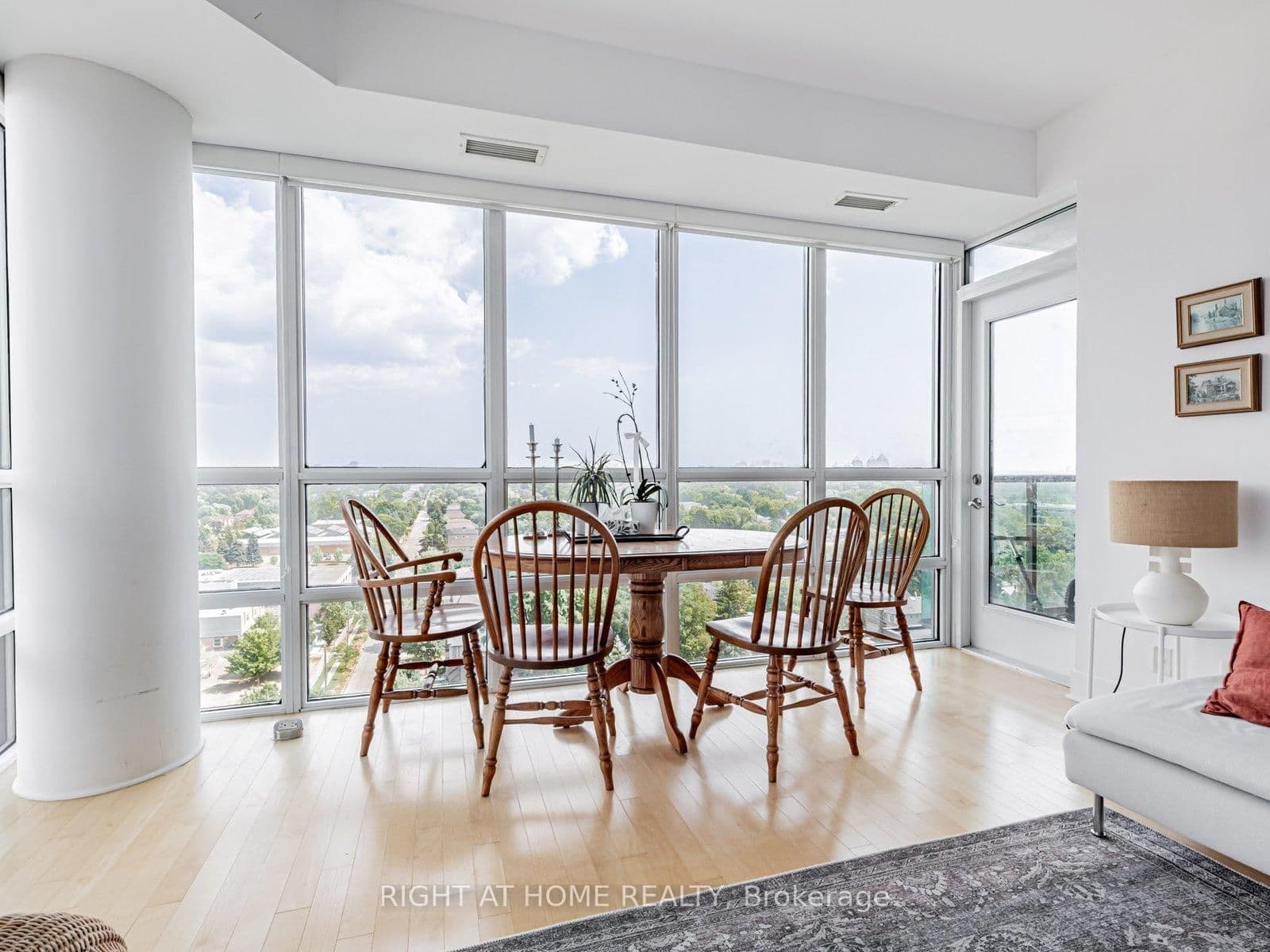 26 Norton Avenue, Unit 1603 thumbnail 12