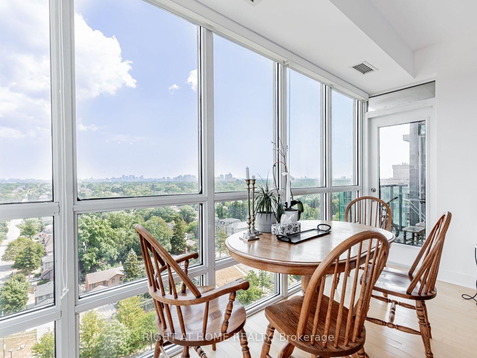 26 Norton Avenue, Unit 1603 thumbnail 13